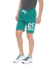 Masculino Latino Green Shorts
